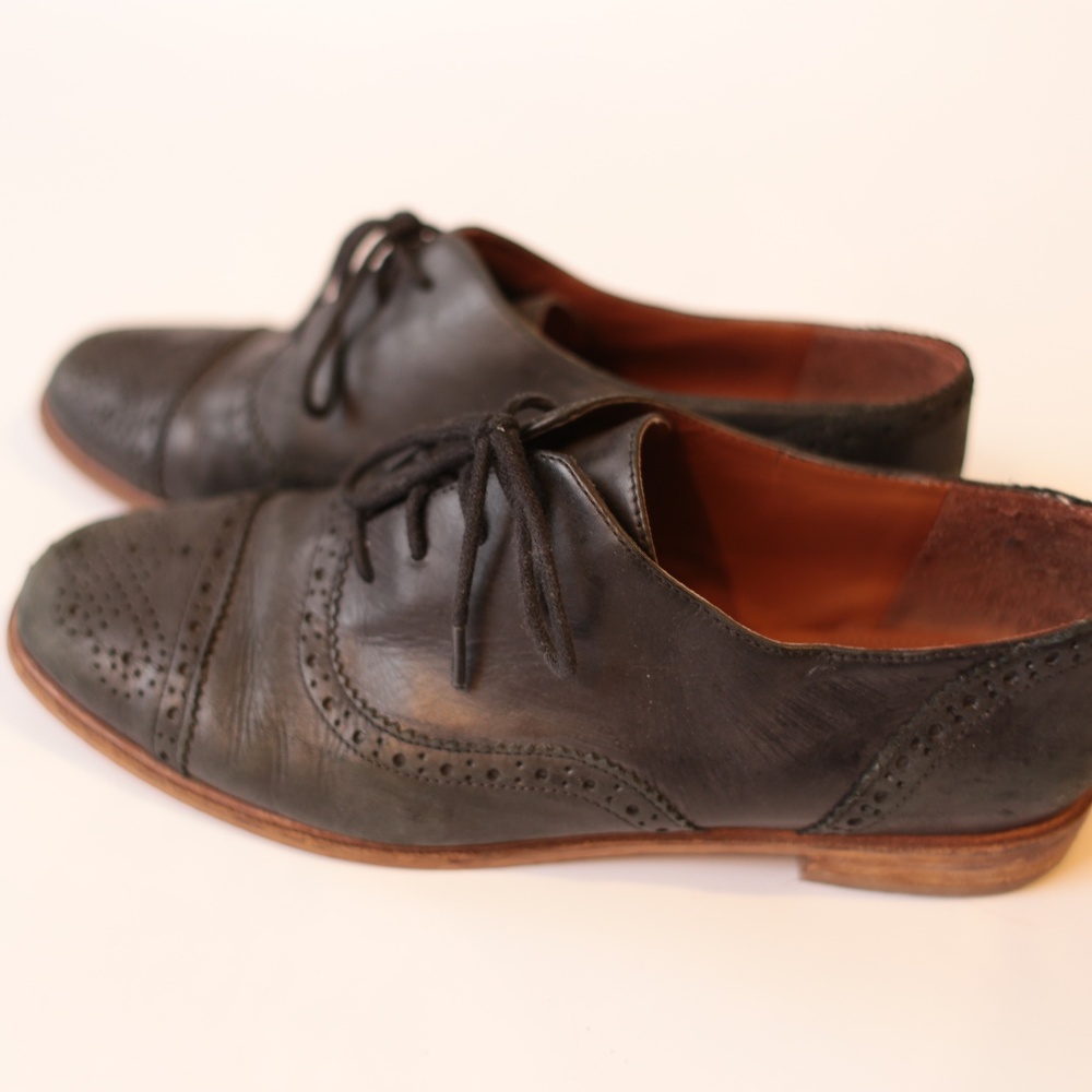 Enzo Angiolini Grey Oxford Flats